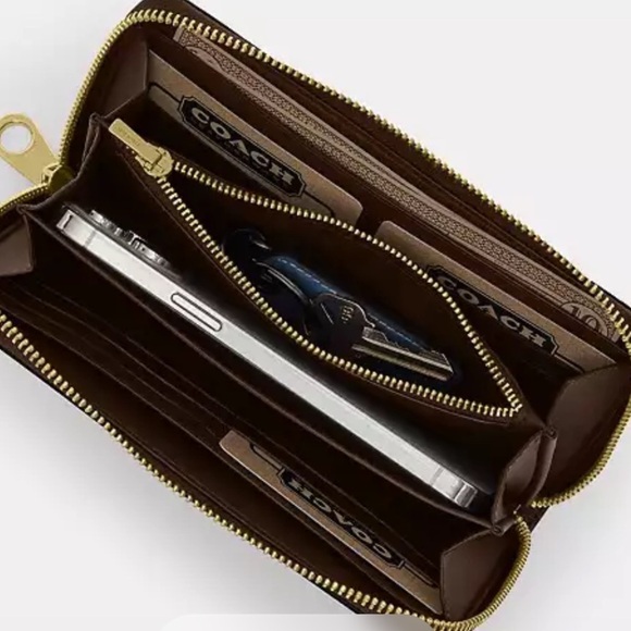 NEW Coach pastel pink leather zip around Wallet wristlet PERFECT!! - Picture 3 of 8